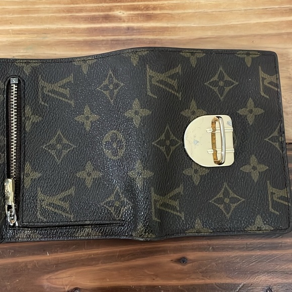 Louis Vuitton Monogram Koala Wallet - Picture 15 of 16